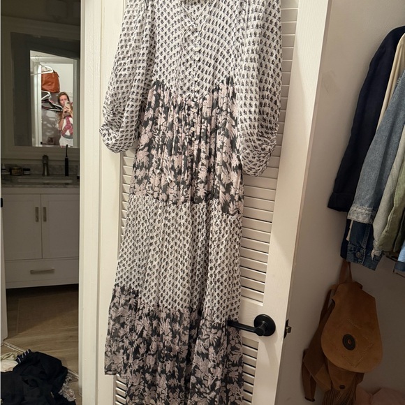 Daughters of India Dresses & Skirts - DElegant Black and White Patterned Dress maxi